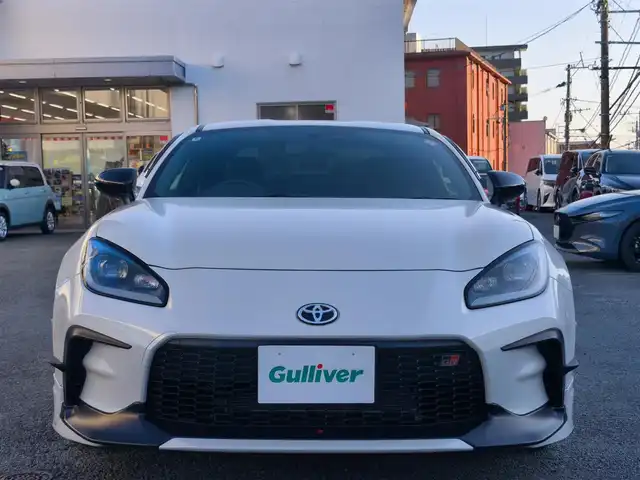 トヨタ ＧＲ８６ RZ 熊本県 2022(令4)年 0.2万km クリスタルホワイトパール GRフロントスポイラー/GRサイドスカート/GRリヤバンパースポイラー/GRカナード/GRエアロスタビライジングカバー/GR専用ステアリング/GR専用フロアマット/純正18インチAW/クルーズコントロール/前席シートヒーター/オートLEDヘッドライト/フォグ/ETC/ヘッドライトレベライザー/電格式ミラー/充電用USB端子/室内灯LED/ドアバイザー/プッシュスタート/スマートキー/スペアキー×1/保証書/取扱説明書