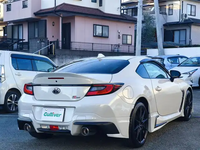 トヨタ ＧＲ８６ RZ 熊本県 2022(令4)年 0.2万km クリスタルホワイトパール GRフロントスポイラー/GRサイドスカート/GRリヤバンパースポイラー/GRカナード/GRエアロスタビライジングカバー/GR専用ステアリング/GR専用フロアマット/純正18インチAW/クルーズコントロール/前席シートヒーター/オートLEDヘッドライト/フォグ/ETC/ヘッドライトレベライザー/電格式ミラー/充電用USB端子/室内灯LED/ドアバイザー/プッシュスタート/スマートキー/スペアキー×1/保証書/取扱説明書