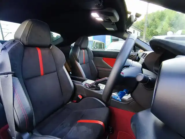 トヨタ ＧＲ８６ RZ 熊本県 2022(令4)年 0.2万km クリスタルホワイトパール GRフロントスポイラー/GRサイドスカート/GRリヤバンパースポイラー/GRカナード/GRエアロスタビライジングカバー/GR専用ステアリング/GR専用フロアマット/純正18インチAW/クルーズコントロール/前席シートヒーター/オートLEDヘッドライト/フォグ/ETC/ヘッドライトレベライザー/電格式ミラー/充電用USB端子/室内灯LED/ドアバイザー/プッシュスタート/スマートキー/スペアキー×1/保証書/取扱説明書