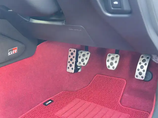 トヨタ ＧＲ８６ RZ 熊本県 2022(令4)年 0.2万km クリスタルホワイトパール GRフロントスポイラー/GRサイドスカート/GRリヤバンパースポイラー/GRカナード/GRエアロスタビライジングカバー/GR専用ステアリング/GR専用フロアマット/純正18インチAW/クルーズコントロール/前席シートヒーター/オートLEDヘッドライト/フォグ/ETC/ヘッドライトレベライザー/電格式ミラー/充電用USB端子/室内灯LED/ドアバイザー/プッシュスタート/スマートキー/スペアキー×1/保証書/取扱説明書