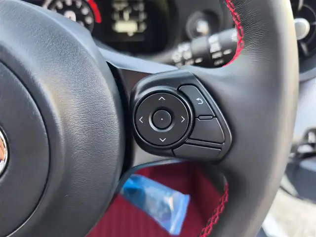 トヨタ ＧＲ８６ RZ 熊本県 2022(令4)年 0.2万km クリスタルホワイトパール GRフロントスポイラー/GRサイドスカート/GRリヤバンパースポイラー/GRカナード/GRエアロスタビライジングカバー/GR専用ステアリング/GR専用フロアマット/純正18インチAW/クルーズコントロール/前席シートヒーター/オートLEDヘッドライト/フォグ/ETC/ヘッドライトレベライザー/電格式ミラー/充電用USB端子/室内灯LED/ドアバイザー/プッシュスタート/スマートキー/スペアキー×1/保証書/取扱説明書