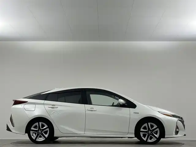 トヨタ プリウス ＰＨＶ A 埼玉県 2017(平29)年 4.4万km ホワイトパールクリスタルシャイン 純正１１．６インチメーカーＯＰナビ　バックカメラ　フルセグＴＶ　衝突被害軽減ブレーキ　レーダークルーズ　ＢＳＭ　ＬＤＡ　　シートヒーター　　ステアリングヒーター　トノカバーＥＴＣ　　充電ケーブル