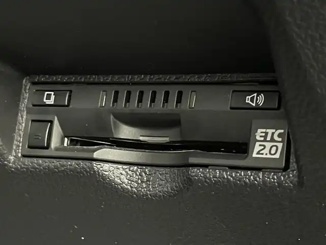 トヨタ プリウス ＰＨＶ A 埼玉県 2017(平29)年 4.4万km ホワイトパールクリスタルシャイン 純正１１．６インチメーカーＯＰナビ　バックカメラ　フルセグＴＶ　衝突被害軽減ブレーキ　レーダークルーズ　ＢＳＭ　ＬＤＡ　　シートヒーター　　ステアリングヒーター　トノカバーＥＴＣ　　充電ケーブル