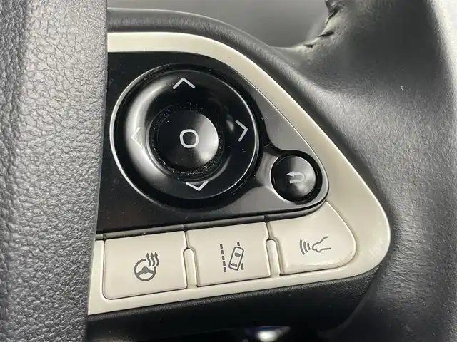 トヨタ プリウス ＰＨＶ A 埼玉県 2017(平29)年 4.4万km ホワイトパールクリスタルシャイン 純正１１．６インチメーカーＯＰナビ　バックカメラ　フルセグＴＶ　衝突被害軽減ブレーキ　レーダークルーズ　ＢＳＭ　ＬＤＡ　　シートヒーター　　ステアリングヒーター　トノカバーＥＴＣ　　充電ケーブル