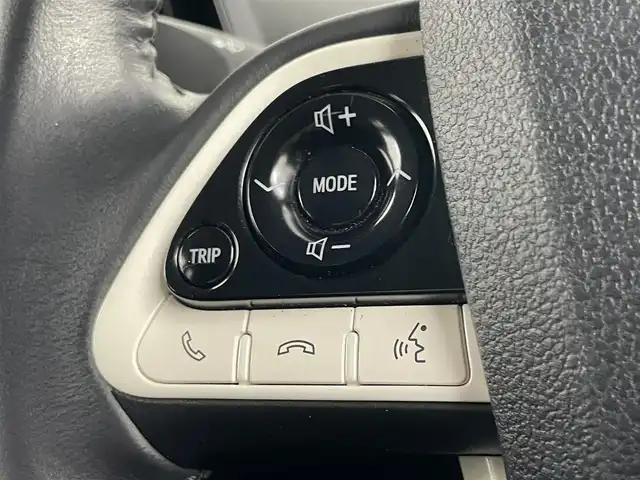 トヨタ プリウス ＰＨＶ A 埼玉県 2017(平29)年 4.4万km ホワイトパールクリスタルシャイン 純正１１．６インチメーカーＯＰナビ　バックカメラ　フルセグＴＶ　衝突被害軽減ブレーキ　レーダークルーズ　ＢＳＭ　ＬＤＡ　　シートヒーター　　ステアリングヒーター　トノカバーＥＴＣ　　充電ケーブル