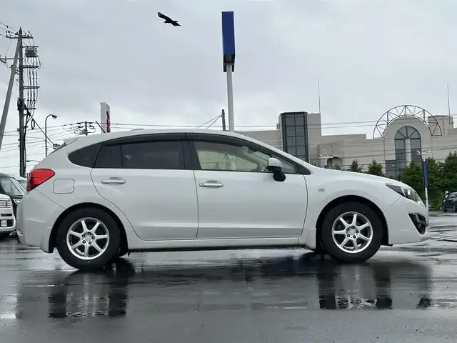 スバル インプレッサ スポーツ 1．6i－L プラウドED 道北・旭川 2015(平27)年 5.9万km クリスタルホワイトP (株)IDOMが運営する【じしゃロン旭川店】の自社ローン専用車両になります。こちらは現金またはオートローンご利用時の価格です。自社ローンご希望の方は別途その旨お申付け下さい/　/・純正ナビ(CD/DVD/BT/SD/フルセグ)/・パドルシフト/・スマートキー2個/・プッシュスタート/・積込サマー 純正AW195/65R15/・積込サマー 社外AW195/65R15/・取扱説明書