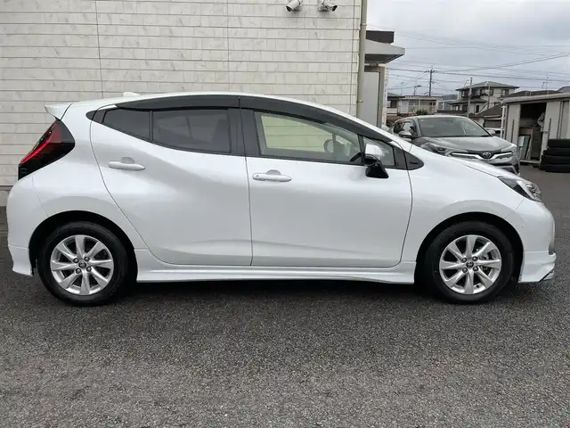 トヨタ アクア Z 大分県 2021(令3)年 2.8万km プラチナホワイトパールマイカ モデリスタエアロ/メーカーナビ 【BTオーディオ】/全方位カメラ/ハーフレザー調シート/純正15インチアルミホイール/レーンアシスト/プリクラッシュセーフティ/レーダークルーズコントロール/パーキングアシスト/クリアランスソナー/充電用USBソケット（Cタイプ）/AC100V電源/運転席パワーシート/前席シートヒーター/LEDヘッドライト/LEDフォグランプ/オートライト/オートマチックハイビーム/ヘッドライトレベライザー/レザーステアリング/ステアリングヒーター/ステアリングリモコン/チルトステアリング/ウインカーミラー/エンジンプッシュスタート/リアプライバシーガラス/横滑り防止装置/ドアバイザー/フロアマット/オートリトラミラー/サイド＆Wエアバッグ/ABS/スマートキー×2/保証書/車両取説/ナビ取説