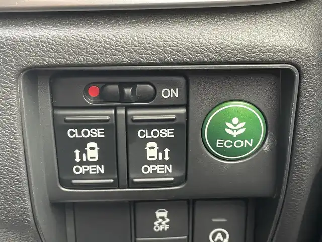 ホンダ オデッセイ アブソルート EX 鳥取県 2014(平26)年 11.7万km ホワイトオーキッドパール (株)IDOMが運営する【じしゃロン鳥取店】の自社ローン専用車両になります。こちらは現金またはオートローンご利用時の価格です。自社ローンご希望の方は別途その旨お申付け下さい/4WD/純正メーカーナビ/・フルセグ/CD/DVD/BT/全方位カメラ/純正フリップダウンモニター/両側パワースライドドア/ホンダセンシング搭載/レーダークルーズコントロール/衝突被害軽減ブレーキ/革巻きステアリング/ステアリングスイッチ/パドルシフト/LEDオートライト/ビルトインETC/ハーフレザーシート/パワーシート/スマートキー/プッシュスタート