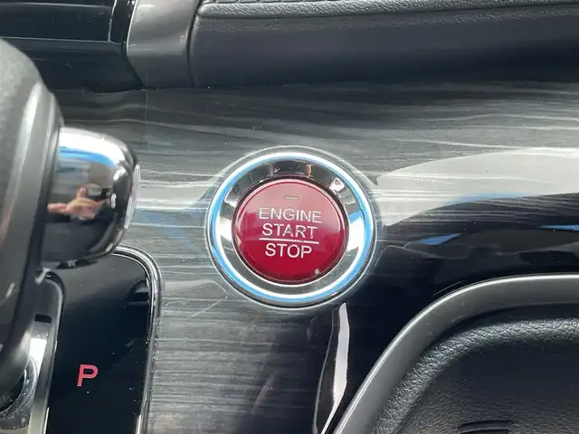 ホンダ オデッセイ アブソルート EX 鳥取県 2014(平26)年 11.7万km ホワイトオーキッドパール (株)IDOMが運営する【じしゃロン鳥取店】の自社ローン専用車両になります。こちらは現金またはオートローンご利用時の価格です。自社ローンご希望の方は別途その旨お申付け下さい/4WD/純正メーカーナビ/・フルセグ/CD/DVD/BT/全方位カメラ/純正フリップダウンモニター/両側パワースライドドア/ホンダセンシング搭載/レーダークルーズコントロール/衝突被害軽減ブレーキ/革巻きステアリング/ステアリングスイッチ/パドルシフト/LEDオートライト/ビルトインETC/ハーフレザーシート/パワーシート/スマートキー/プッシュスタート