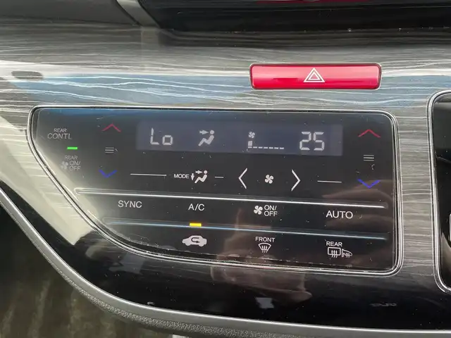 ホンダ オデッセイ アブソルート EX 鳥取県 2014(平26)年 11.7万km ホワイトオーキッドパール (株)IDOMが運営する【じしゃロン鳥取店】の自社ローン専用車両になります。こちらは現金またはオートローンご利用時の価格です。自社ローンご希望の方は別途その旨お申付け下さい/4WD/純正メーカーナビ/・フルセグ/CD/DVD/BT/全方位カメラ/純正フリップダウンモニター/両側パワースライドドア/ホンダセンシング搭載/レーダークルーズコントロール/衝突被害軽減ブレーキ/革巻きステアリング/ステアリングスイッチ/パドルシフト/LEDオートライト/ビルトインETC/ハーフレザーシート/パワーシート/スマートキー/プッシュスタート