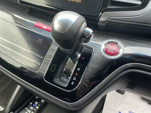 ホンダ オデッセイ アブソルート EX 鳥取県 2014(平26)年 11.7万km ホワイトオーキッドパール (株)IDOMが運営する【じしゃロン鳥取店】の自社ローン専用車両になります。こちらは現金またはオートローンご利用時の価格です。自社ローンご希望の方は別途その旨お申付け下さい/4WD/純正メーカーナビ/・フルセグ/CD/DVD/BT/全方位カメラ/純正フリップダウンモニター/両側パワースライドドア/ホンダセンシング搭載/レーダークルーズコントロール/衝突被害軽減ブレーキ/革巻きステアリング/ステアリングスイッチ/パドルシフト/LEDオートライト/ビルトインETC/ハーフレザーシート/パワーシート/スマートキー/プッシュスタート