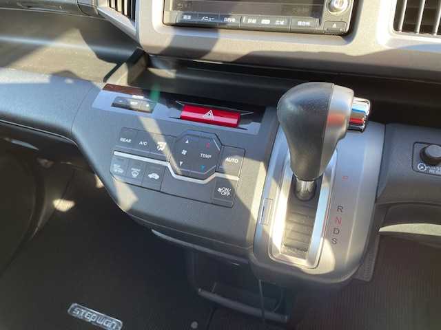 ホンダ ステップワゴン スパーダ Z クールスピリット 富山県 2013(平25)年 9.1万km プレミアムスパークルブラックパール (株)IDOMが運営する【じしゃロン富山店】の自社ローン対象車両になります。こちらは現金ご利用時の価格です。自社ローンご希望の方は別途その旨お申付け下さい。/純正インターナビ/FM/AM/CD/DVD/TV/HDD/USB/ビデオ入力端子/バックカメラ/ETC/前方ドライブレコーダー/両側パワースライドドア/横滑り防止/クルコン/7人乗り/ハーフレザーシート/スマートキー