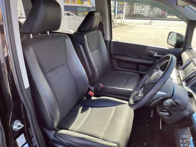 ホンダ ステップワゴン スパーダ Z クールスピリット 富山県 2013(平25)年 9.1万km プレミアムスパークルブラックパール (株)IDOMが運営する【じしゃロン富山店】の自社ローン対象車両になります。こちらは現金ご利用時の価格です。自社ローンご希望の方は別途その旨お申付け下さい。/純正インターナビ/FM/AM/CD/DVD/TV/HDD/USB/ビデオ入力端子/バックカメラ/ETC/前方ドライブレコーダー/両側パワースライドドア/横滑り防止/クルコン/7人乗り/ハーフレザーシート/スマートキー