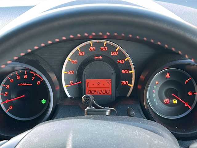 ホンダ フィット シーズ ファインスタイル 福島県 2013(平25)年 8.5万km プレミアムホワイトパール 純正ナビ　バックＣ　ＴＶ　ＢＴ　ビルトインＥＴＣ　ＨＩＤヘッドライト　オートライト　ＥＣＯＮ　社外ドラレコ　スマートキー　前席シートヒーター　社外１４インチ冬タイヤ付ＡＷ装着　盗難防止装置　ＡＣＣ