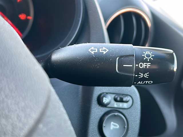 ホンダ フィット シーズ ファインスタイル 福島県 2013(平25)年 8.5万km プレミアムホワイトパール 純正ナビ　バックＣ　ＴＶ　ＢＴ　ビルトインＥＴＣ　ＨＩＤヘッドライト　オートライト　ＥＣＯＮ　社外ドラレコ　スマートキー　前席シートヒーター　社外１４インチ冬タイヤ付ＡＷ装着　盗難防止装置　ＡＣＣ