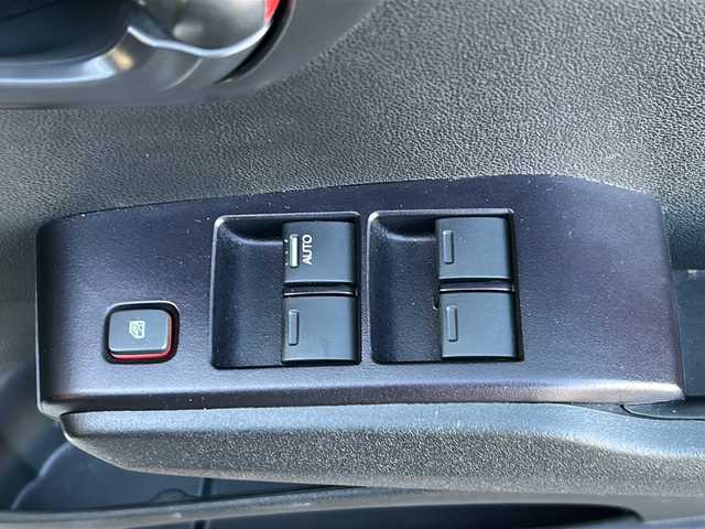 ホンダ フィット シーズ ファインスタイル 福島県 2013(平25)年 8.5万km プレミアムホワイトパール 純正ナビ　バックＣ　ＴＶ　ＢＴ　ビルトインＥＴＣ　ＨＩＤヘッドライト　オートライト　ＥＣＯＮ　社外ドラレコ　スマートキー　前席シートヒーター　社外１４インチ冬タイヤ付ＡＷ装着　盗難防止装置　ＡＣＣ