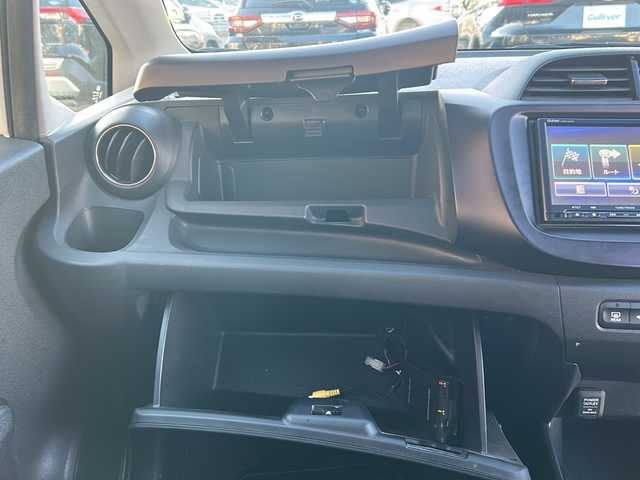 ホンダ フィット シーズ ファインスタイル 福島県 2013(平25)年 8.5万km プレミアムホワイトパール 純正ナビ　バックＣ　ＴＶ　ＢＴ　ビルトインＥＴＣ　ＨＩＤヘッドライト　オートライト　ＥＣＯＮ　社外ドラレコ　スマートキー　前席シートヒーター　社外１４インチ冬タイヤ付ＡＷ装着　盗難防止装置　ＡＣＣ