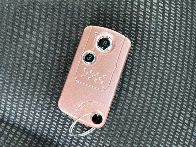 ホンダ フィット シーズ ファインスタイル 福島県 2013(平25)年 8.5万km プレミアムホワイトパール 純正ナビ　バックＣ　ＴＶ　ＢＴ　ビルトインＥＴＣ　ＨＩＤヘッドライト　オートライト　ＥＣＯＮ　社外ドラレコ　スマートキー　前席シートヒーター　社外１４インチ冬タイヤ付ＡＷ装着　盗難防止装置　ＡＣＣ