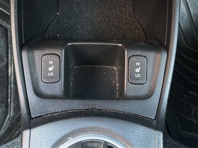 ホンダ フィット シーズ ファインスタイル 福島県 2013(平25)年 8.5万km プレミアムホワイトパール 純正ナビ　バックＣ　ＴＶ　ＢＴ　ビルトインＥＴＣ　ＨＩＤヘッドライト　オートライト　ＥＣＯＮ　社外ドラレコ　スマートキー　前席シートヒーター　社外１４インチ冬タイヤ付ＡＷ装着　盗難防止装置　ＡＣＣ