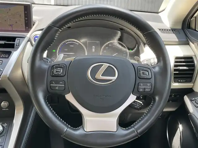 レクサス ＮＸ 300h バージョンL 福岡県 2019(令1)年 4.4万km マーキュリーグレーマイカ サンルーフ　/Lexussafetysense/レーダークルーズコントロール/レーンキープアシスト/ブラインドスポットモニター/ヘッドアップディスプレイ/ハンドルヒーター/三眼ＬＥＤへっどらいと/白革シート/前席エアシート/全席シートヒーター/純正ナビ　/全方位カメラ/フルセグTV/Bluetooth/ヘッドアップディスプレイ/パワーバックドア/純正18インチアルミホイール/ETC2.0/取扱説明書/保証書/エンジンスターターキー/カードキー/スペアキー×1