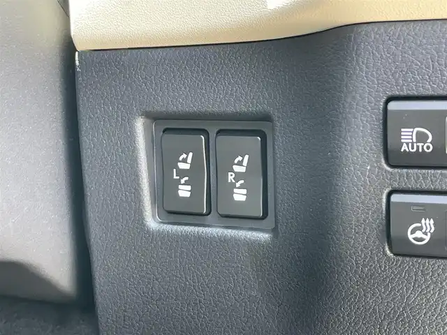 レクサス ＮＸ 300h バージョンL 福岡県 2019(令1)年 4.4万km マーキュリーグレーマイカ サンルーフ　/Lexussafetysense/レーダークルーズコントロール/レーンキープアシスト/ブラインドスポットモニター/ヘッドアップディスプレイ/ハンドルヒーター/三眼ＬＥＤへっどらいと/白革シート/前席エアシート/全席シートヒーター/純正ナビ　/全方位カメラ/フルセグTV/Bluetooth/ヘッドアップディスプレイ/パワーバックドア/純正18インチアルミホイール/ETC2.0/取扱説明書/保証書/エンジンスターターキー/カードキー/スペアキー×1