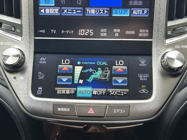 トヨタ クラウン ハイブリッド ロイヤルサルーン 兵庫県 2015(平27)年 14.8万km ホワイトパールクリスタルシャイン 純正メーカーナビ/（CD/DVD/BT/フルセグTV）/バックカメラ/レーダークルーズコントロール/ビルトインETC/前席パワーシート/シートヒーター/ハンドルヒーター/LEDヘッドライト/AUTOライト/フロントドライブレコーダー/純正フロアマット/ドアバイザー/リアコーナーセンサー/クラウン220系アルミホイール/保証書/取扱説明書