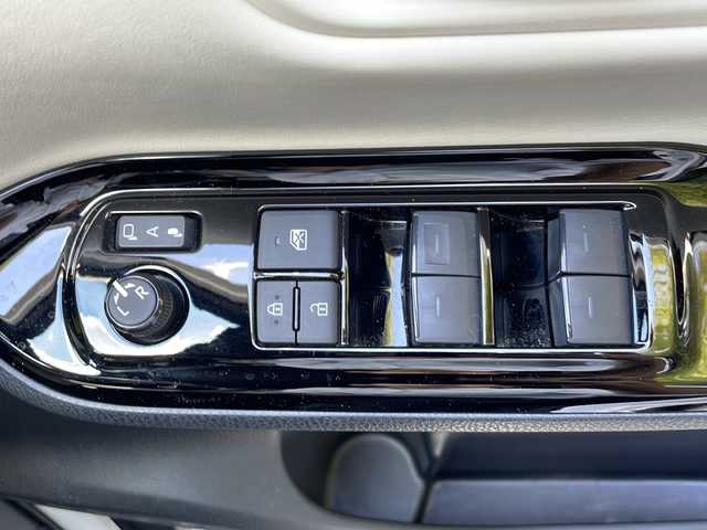 トヨタ ノア Si ダブルバイビーⅢ 京都府 2021(令3)年 2.8万km ホワイトパールクリスタルシャイン ワンオーナー/純正ナビ　NSZN-Z68T/FM/AM/CD/DVD/Bluetooth Audio/フルセグTV/バックカメラ/両側パワースライドドア/フリップダウンモニター/デジタルインナーミラー/TEIN車高調/ZERO1000エアクリーナー/クルーズコントロール/衝突軽減/車線逸脱/コーナーセンサー/ハーフレザーシート/前後ドラレコ/ビルトインETC/アイドリングストップ/純正フロアマット/純正ドアバイザー/純正AW