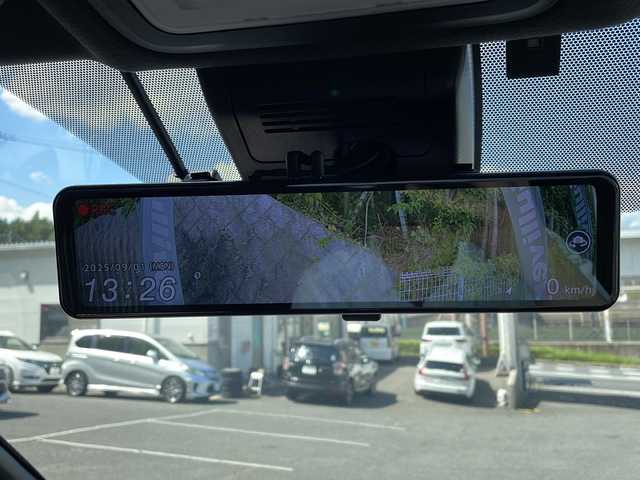 トヨタ ノア Si ダブルバイビーⅢ 京都府 2021(令3)年 2.8万km ホワイトパールクリスタルシャイン ワンオーナー/純正ナビ　NSZN-Z68T/FM/AM/CD/DVD/Bluetooth Audio/フルセグTV/バックカメラ/両側パワースライドドア/フリップダウンモニター/デジタルインナーミラー/TEIN車高調/ZERO1000エアクリーナー/クルーズコントロール/衝突軽減/車線逸脱/コーナーセンサー/ハーフレザーシート/前後ドラレコ/ビルトインETC/アイドリングストップ/純正フロアマット/純正ドアバイザー/純正AW