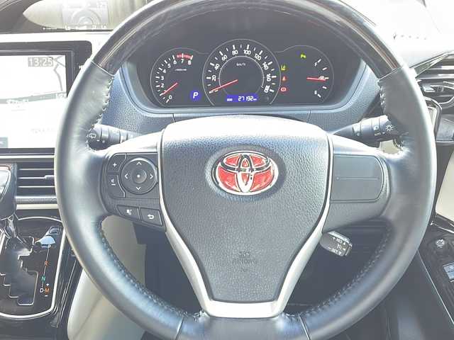 トヨタ ノア Si ダブルバイビーⅢ 京都府 2021(令3)年 2.8万km ホワイトパールクリスタルシャイン ワンオーナー/純正ナビ　NSZN-Z68T/FM/AM/CD/DVD/Bluetooth Audio/フルセグTV/バックカメラ/両側パワースライドドア/フリップダウンモニター/デジタルインナーミラー/TEIN車高調/ZERO1000エアクリーナー/クルーズコントロール/衝突軽減/車線逸脱/コーナーセンサー/ハーフレザーシート/前後ドラレコ/ビルトインETC/アイドリングストップ/純正フロアマット/純正ドアバイザー/純正AW