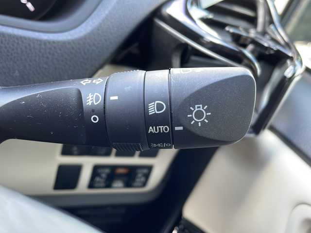 トヨタ ノア Si ダブルバイビーⅢ 京都府 2021(令3)年 2.8万km ホワイトパールクリスタルシャイン ワンオーナー/純正ナビ　NSZN-Z68T/FM/AM/CD/DVD/Bluetooth Audio/フルセグTV/バックカメラ/両側パワースライドドア/フリップダウンモニター/デジタルインナーミラー/TEIN車高調/ZERO1000エアクリーナー/クルーズコントロール/衝突軽減/車線逸脱/コーナーセンサー/ハーフレザーシート/前後ドラレコ/ビルトインETC/アイドリングストップ/純正フロアマット/純正ドアバイザー/純正AW