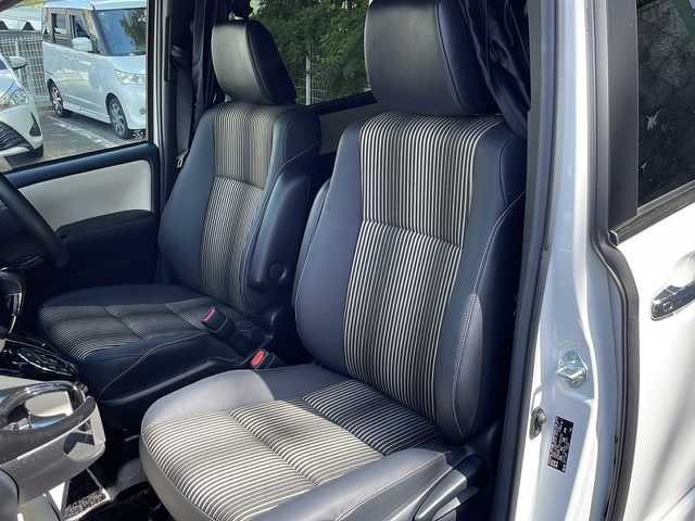 トヨタ ノア Si ダブルバイビーⅢ 京都府 2021(令3)年 2.8万km ホワイトパールクリスタルシャイン ワンオーナー/純正ナビ　NSZN-Z68T/FM/AM/CD/DVD/Bluetooth Audio/フルセグTV/バックカメラ/両側パワースライドドア/フリップダウンモニター/デジタルインナーミラー/TEIN車高調/ZERO1000エアクリーナー/クルーズコントロール/衝突軽減/車線逸脱/コーナーセンサー/ハーフレザーシート/前後ドラレコ/ビルトインETC/アイドリングストップ/純正フロアマット/純正ドアバイザー/純正AW