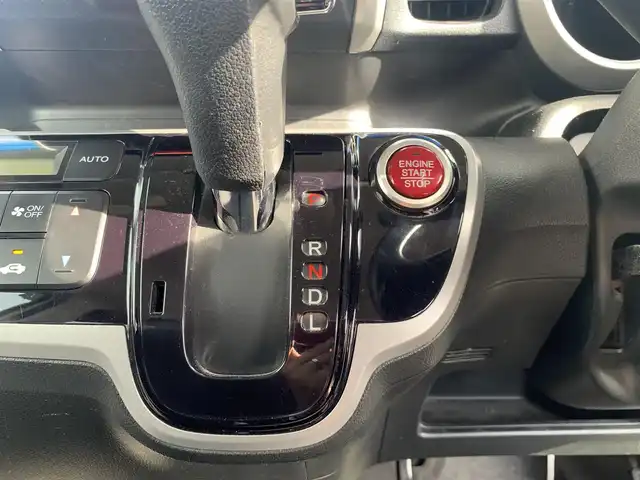 ホンダ Ｎ ＢＯＸ G SSパッケージ 大分県 2013(平25)年 6.1万km プレミアムホワイトパール ・社外SDナビ(NX612)/・フルセグ/・ステアリングスイッチ/・純正14インチアルミホイール/・両側パワースライド