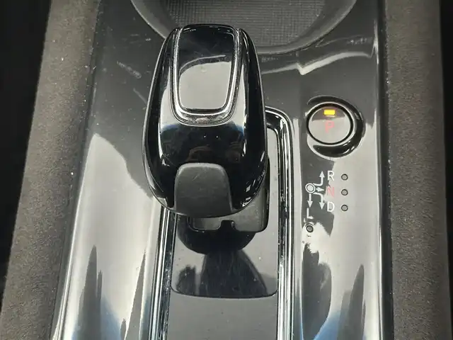 ホンダ ヴェゼル ハイブリッド RS ホンダセンシング 愛知県 2018(平30)年 9.1万km 黒 純正ナビ　/（フルセグ／ＢＴ／ＣＤ／ＤＶＤ）　/衝突軽減システム　/レーダークルーズコントロール　/バックカメラ　/横滑り防止装置　/レーンキープアシスト　/ドラレコ　/前席シートヒーター　/ビルトインETC　/純正AW