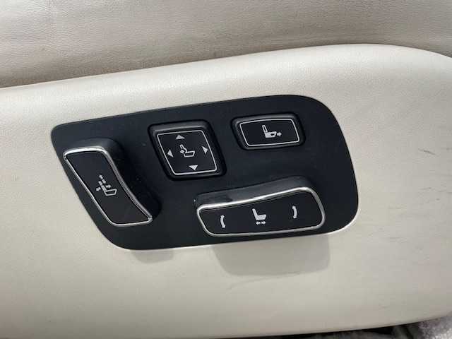 レクサス ＬＳ 600h バージョンC Iパック 宮城県 2012(平24)年 13.2万km ホワイトパールクリスタルシャイン 4WD/レクサスセーフティセンス/・ビークルスタビリティコントロール/・プリクラッシュセーフティー/・トラクションコントロール/・ブラインドスポットモニター/・追従走行付きクルーズコントロール/・レーンディパーチャ－アラート/純正ナビ/フルセグTV、Bluetooth、CD.DVD/バックカメラ/レザーシート/シートヒータ/シートメモリー/ハンドルヒーター/純正ドライブレコーダー/純正ETC/ナイトビュー/LEDヘッドライト/LEDフォグランプ/オートライト/オートマチックハイビーム/オットマン/純正フロアマット/純正アルミホイール