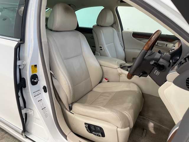 レクサス ＬＳ 600h バージョンC Iパック 宮城県 2012(平24)年 13.2万km ホワイトパールクリスタルシャイン 4WD/レクサスセーフティセンス/・ビークルスタビリティコントロール/・プリクラッシュセーフティー/・トラクションコントロール/・ブラインドスポットモニター/・追従走行付きクルーズコントロール/・レーンディパーチャ－アラート/純正ナビ/フルセグTV、Bluetooth、CD.DVD/バックカメラ/レザーシート/シートヒータ/シートメモリー/ハンドルヒーター/純正ドライブレコーダー/純正ETC/ナイトビュー/LEDヘッドライト/LEDフォグランプ/オートライト/オートマチックハイビーム/オットマン/純正フロアマット/純正アルミホイール