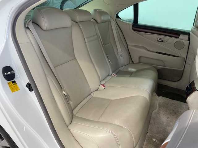 レクサス ＬＳ 600h バージョンC Iパック 宮城県 2012(平24)年 13.2万km ホワイトパールクリスタルシャイン 4WD/レクサスセーフティセンス/・ビークルスタビリティコントロール/・プリクラッシュセーフティー/・トラクションコントロール/・ブラインドスポットモニター/・追従走行付きクルーズコントロール/・レーンディパーチャ－アラート/純正ナビ/フルセグTV、Bluetooth、CD.DVD/バックカメラ/レザーシート/シートヒータ/シートメモリー/ハンドルヒーター/純正ドライブレコーダー/純正ETC/ナイトビュー/LEDヘッドライト/LEDフォグランプ/オートライト/オートマチックハイビーム/オットマン/純正フロアマット/純正アルミホイール