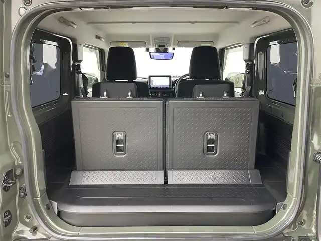 スズキ ジムニー XC 岡山県 2023(令5)年 2.9万km ジャングルグリーン アルパイン9インチナビ/X9NX1/（CD/DVD/TV/BT/USB)/バックカメラ/アルパインミラー型ドライブレコーダー/2インチリフトアップ/社外マフラー/LEDヘッドライト/フォグランプ/オートライト/スズキセーフティーサポート/社外シフト/純正フロアマット/純正ドアバイザー/クルーズコントロール/ETC/取扱説明書/スペアキー×１