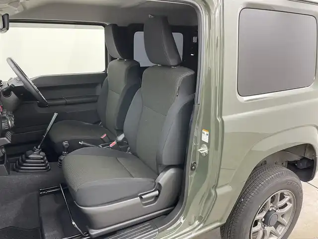 スズキ ジムニー XC 岡山県 2023(令5)年 2.9万km ジャングルグリーン アルパイン9インチナビ/X9NX1/（CD/DVD/TV/BT/USB)/バックカメラ/アルパインミラー型ドライブレコーダー/2インチリフトアップ/社外マフラー/LEDヘッドライト/フォグランプ/オートライト/スズキセーフティーサポート/社外シフト/純正フロアマット/純正ドアバイザー/クルーズコントロール/ETC/取扱説明書/スペアキー×１