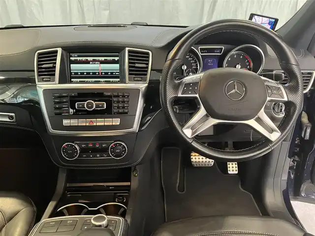 メルセデス・ベンツ ＭＬ３５０ 4マチック AMG スポーツ PKG 東京都 2013(平25)年 7.6万km カバンサイトブルー AMGスポーツパッケージ/スライディングルーフ/純正ナビゲーション/地上デジタルテレビ/全方位・Bモニター/黒レザーシート/Pバックドア/ETC/ドライブレコーダー/スマートキー/シートメモリー・シートヒーター（全席）/純正ルーフレール/純正アルミホイール20インチ/クルーズコントロール/DSR/harman/kardon/ISOFIX/メーカー保証書/取扱説明書
