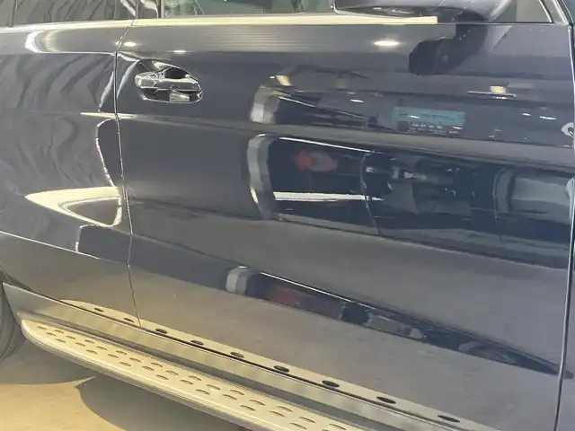 メルセデス・ベンツ ＭＬ３５０ 4マチック AMG スポーツ PKG 東京都 2013(平25)年 7.6万km カバンサイトブルー AMGスポーツパッケージ/スライディングルーフ/純正ナビゲーション/地上デジタルテレビ/全方位・Bモニター/黒レザーシート/Pバックドア/ETC/ドライブレコーダー/スマートキー/シートメモリー・シートヒーター（全席）/純正ルーフレール/純正アルミホイール20インチ/クルーズコントロール/DSR/harman/kardon/ISOFIX/メーカー保証書/取扱説明書