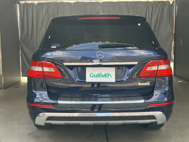 メルセデス・ベンツ ＭＬ３５０ 4マチック AMG スポーツ PKG 東京都 2013(平25)年 7.6万km カバンサイトブルー AMGスポーツパッケージ/スライディングルーフ/純正ナビゲーション/地上デジタルテレビ/全方位・Bモニター/黒レザーシート/Pバックドア/ETC/ドライブレコーダー/スマートキー/シートメモリー・シートヒーター（全席）/純正ルーフレール/純正アルミホイール20インチ/クルーズコントロール/DSR/harman/kardon/ISOFIX/メーカー保証書/取扱説明書