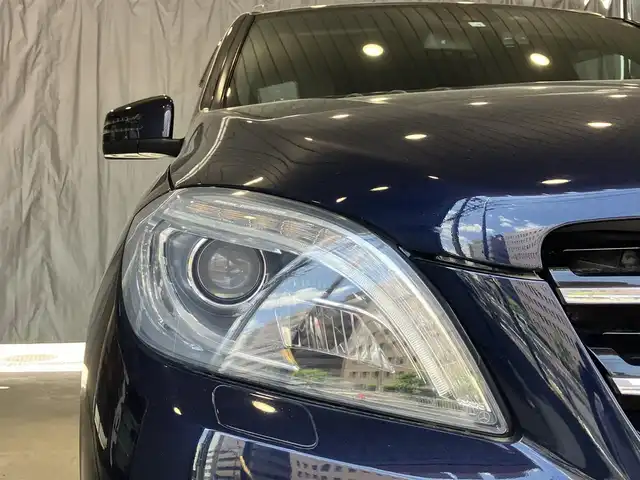 メルセデス・ベンツ ＭＬ３５０ 4マチック AMG スポーツ PKG 東京都 2013(平25)年 7.6万km カバンサイトブルー AMGスポーツパッケージ/スライディングルーフ/純正ナビゲーション/地上デジタルテレビ/全方位・Bモニター/黒レザーシート/Pバックドア/ETC/ドライブレコーダー/スマートキー/シートメモリー・シートヒーター（全席）/純正ルーフレール/純正アルミホイール20インチ/クルーズコントロール/DSR/harman/kardon/ISOFIX/メーカー保証書/取扱説明書