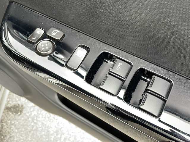 スズキ アルト ワークス 岐阜県 2017(平29)年 3.4万km スチールシルバーM 登録時走行距離33411km/社外７型ＳＤナビ　/フルセグ　/バックカメラ　/ターボ　/ＬＥＤヘッドライト　/ドライブレコーダー前後　/純正１５アルミホイール　/5MT　/ビルトインETC　/プッシュスタート　/ウィンカーミラー　/スマートキー　/スペアキー1本　/パワーステアリング/パワーウィンドウ/ローダウン/エアコンAAC/CD・DVD可/SDミュージックサーバー/iPod接続/フルフラットシート/純正フロアマット/ABS/横滑り防止装置/盗難防止装置/オートライト/エアバッグW