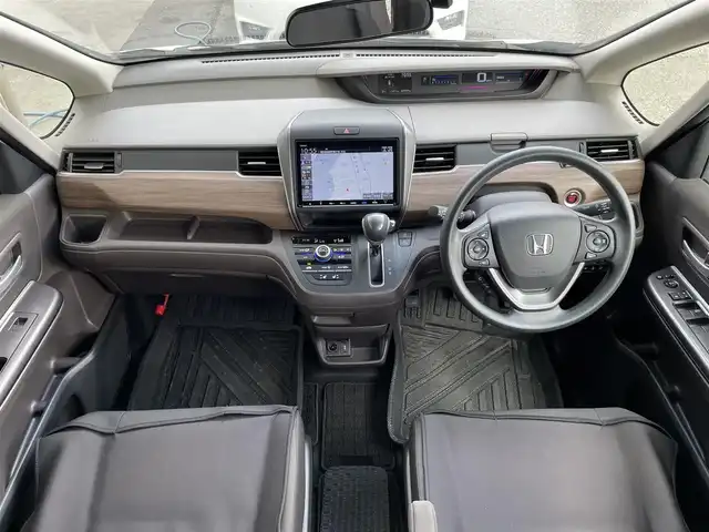 ホンダ フリード G 東京都 2022(令4)年 2万km プラチナホワイトパール 純正ナビ/バックモニター/衝突軽減ブレーキ/路外逸脱抑制機能/車線維持支援/アダプティブクルーズコントロール/シートヒーター/両側パワースライドドア/ＥＴＣ/ステアリングスイッチ/スマートキー