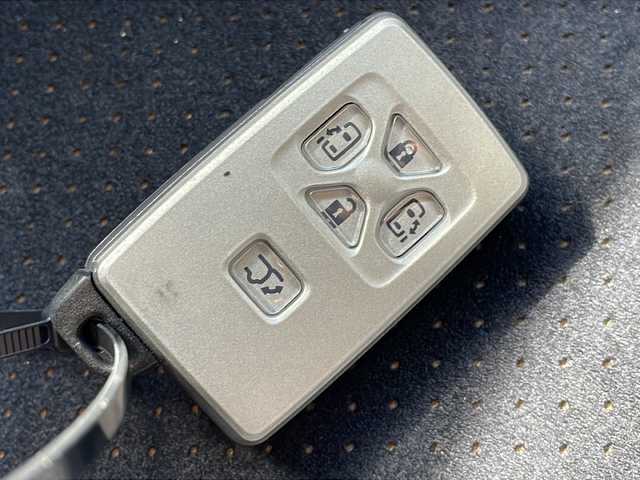 トヨタ ヴェルファイア 2．4Z プラチナセレクションⅡ 長野県 2010(平22)年 11.1万km ブラック 純正ナビ/バックカメラ/後席モニター/パワーバックドア/車高調/コーナーセンサー /社外18インチアルミ