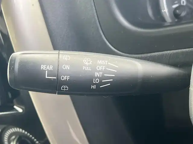 スズキ ジムニー ランドベンチャー 秋田県 2016(平28)年 8.3万km ブルーイッシュブラックパール3 ターボ/４WD/社外メモリナビ（DVD/CD再生可能）/フルセグ/スズキ純正１６インチアルミ（夏タイヤ装着）/リモコンキー/MTモード付AT/運転席シートヒーター/背面タイヤ/ETC/ステアリングスイッチ/純正フロアマット/社外ドアバイザー/パワーステアリング/パワーウィンドウ/ヘッドライトレベライザー/横滑り防止/寒冷地仕様/電動格納ウィンカーミラー/保証書/記録簿