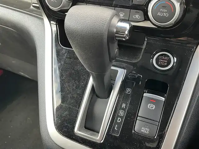 日産 セレナ 千葉県 2016(平28)年 7.2万km マルーンレッド 2トーン プロパイロット/・ACC機能/・車線維持支援/純正９インチナビ/・メーカーOP/・フルセグ/・ミュージックサーバー（SD）/ビルトインＥＴＣ/追従式クルーズコントロール/前後コーナーセンサー/両側パワースライドドア/純正アルミホイール（スタッドレス）/ＬＥＤヘッドライト