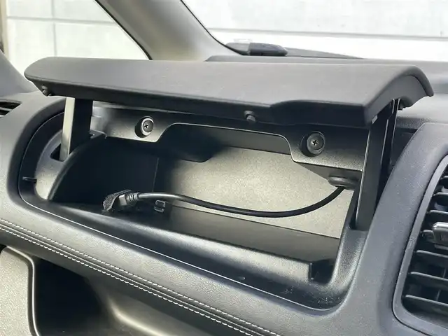 日産 セレナ 千葉県 2016(平28)年 7.2万km マルーンレッド 2トーン プロパイロット/・ACC機能/・車線維持支援/純正９インチナビ/・メーカーOP/・フルセグ/・ミュージックサーバー（SD）/ビルトインＥＴＣ/追従式クルーズコントロール/前後コーナーセンサー/両側パワースライドドア/純正アルミホイール（スタッドレス）/ＬＥＤヘッドライト