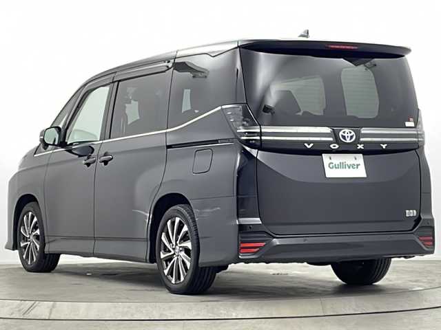 トヨタ ヴォクシー ハイブリッド S－Z 大阪府 2022(令4)年 1.4万km グリッターブラックガラスフレーク 純正10.5incディスプレイオーディオナビ/【フルセグTV/Bluetooth/HDMI/FM/AM/USB】/快適利便パッケージ(High)/・両側ハンズフリーパワースライドドア/・パワーバックドア/・前後シートヒーター/・ステアリングヒーター/・後席オットマン/・nanoe/3眼LEDヘッドライト/ブラインドスポットモニター/AC100Vコンセント/トヨタセーフティセンス/・レーダークルーズコントロール/・プリクラッシュセーフティー/・パーキングサポートブレーキ/・レーンディパーチャーアラート/・オートマチックハイビーム/・ロードサインアシスト/・ドライバー異常対応システム/オートホールド/前後コーナーセンサー/半革シート/後席サンシェード/ISOFIX