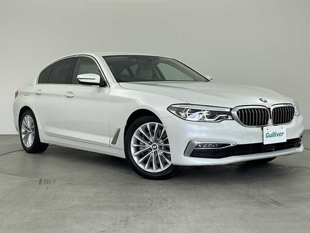 ＢＭＷ ５３０ｉ ラグジュアリー 兵庫県 2018(平30)年 5.1万km 白 純正ナビ　/アラウンドビューモニター　/レーダークルーズコントロール　/シートヒーター　/パワーシート　/レザーシート　/ＢＳＭ　/電動リアゲート　レーンキープアシスト　/前後ドライブレコーダー　/衝突被害軽減ブレーキ